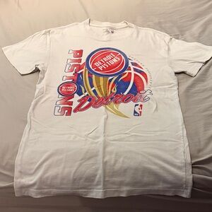 Abercrombie & Fitch Detroit Pistons Tshirt (Tall)